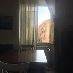 Sunny Apartment In Central Rome